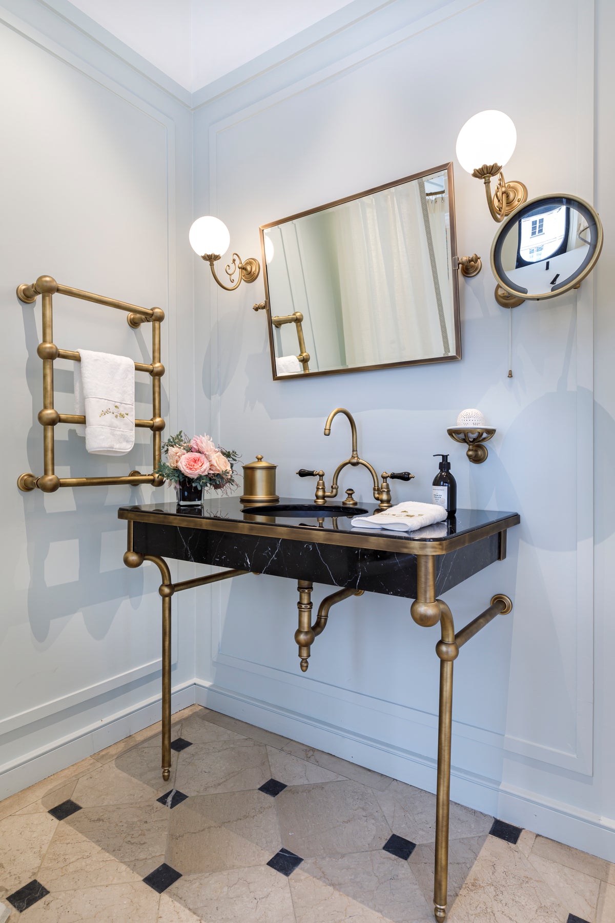 Showroom VOLEVATCH (40, rue Bonaparte, Paris 75006) - photographe Thibault Pousset 